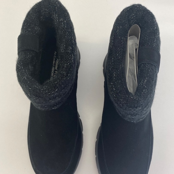 NWT Skechers - Memory Foam Boot - Water Repellent - Women's Size 7 (Free Gift!) - Picture 3 of 11